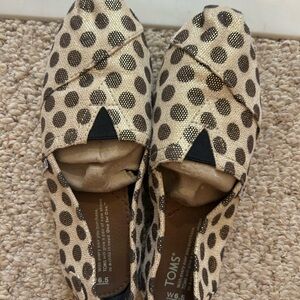 TOMS Women's Cream and Gold Polka Dot Flats